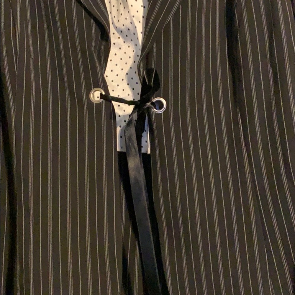 Blazer - Picture 3 of 3